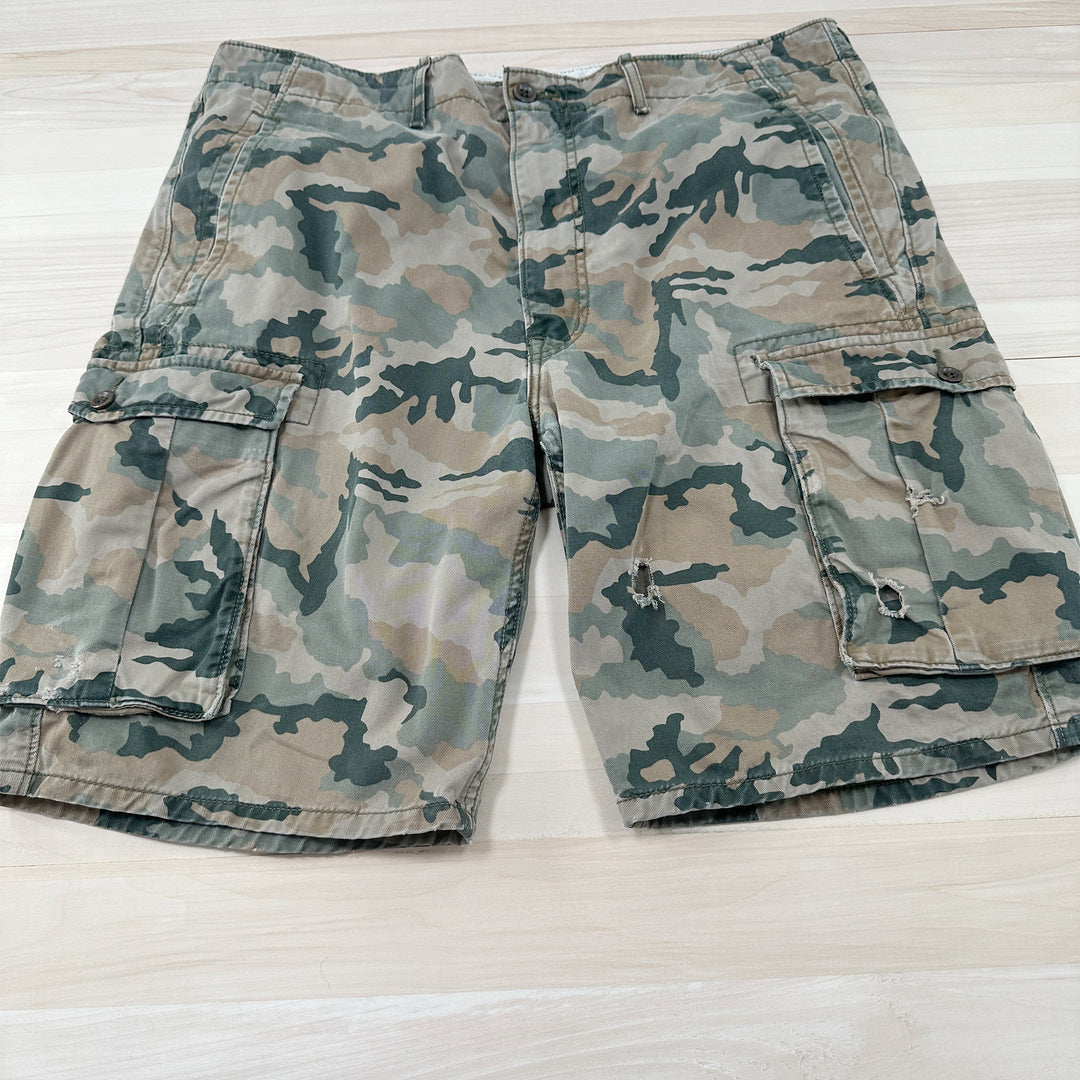 Levi's Men Camouflage Cotton Cargo Shorts - 36